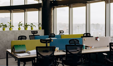 The Importance of a Desk Chair with Head Support for Long-Term Comfort and Health